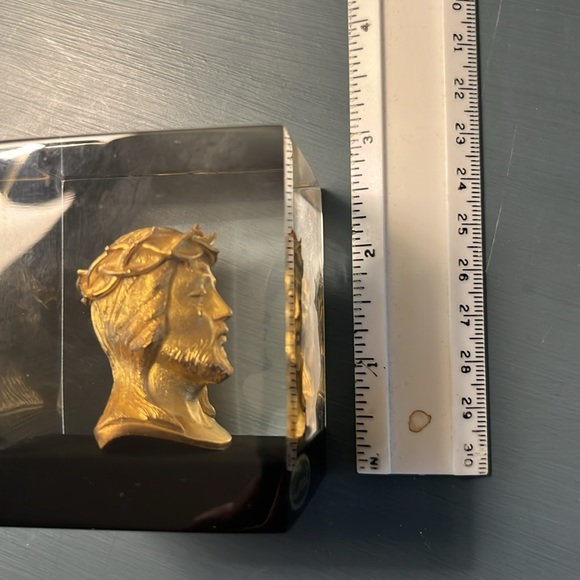 Jesus Paperweight - Picture 6 of 11